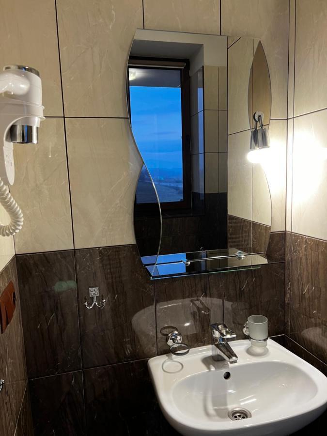 New Continent Hotell Bushtyno Eksteriør bilde